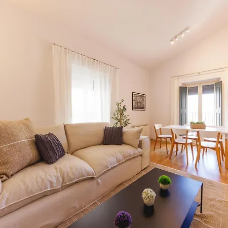 Bravissimo Cort Reial 4b Duplex, Monthly