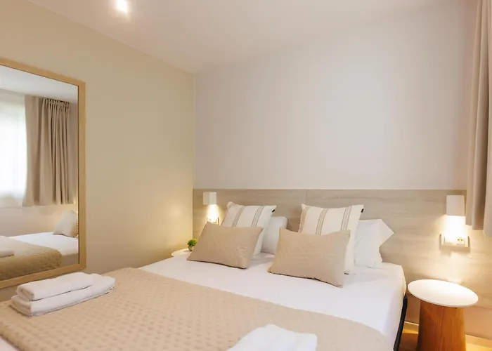 Bravissimo Cort Reial 4b Duplex, Monthly Жерона