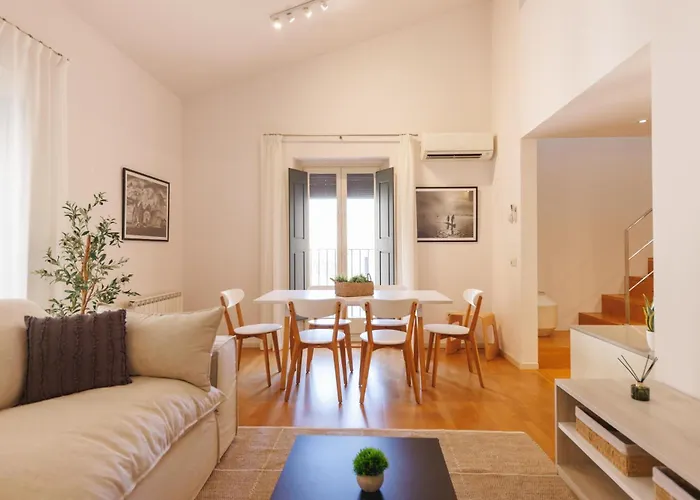 Апартаменти Bravissimo Cort Reial 4b Duplex, Monthly