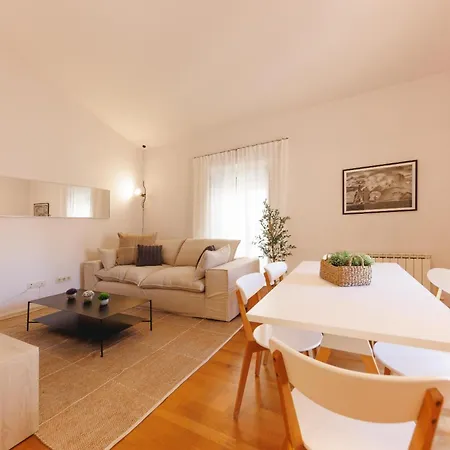 Bravissimo Cort Reial 4b Duplex, Monthly * Girona