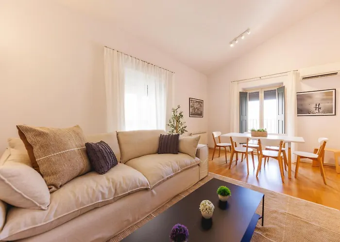 Bravissimo Cort Reial 4b Duplex, Monthly